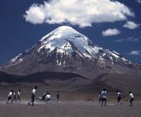 Fu�ballspiel in Lagunas/Bolivien (4200m)